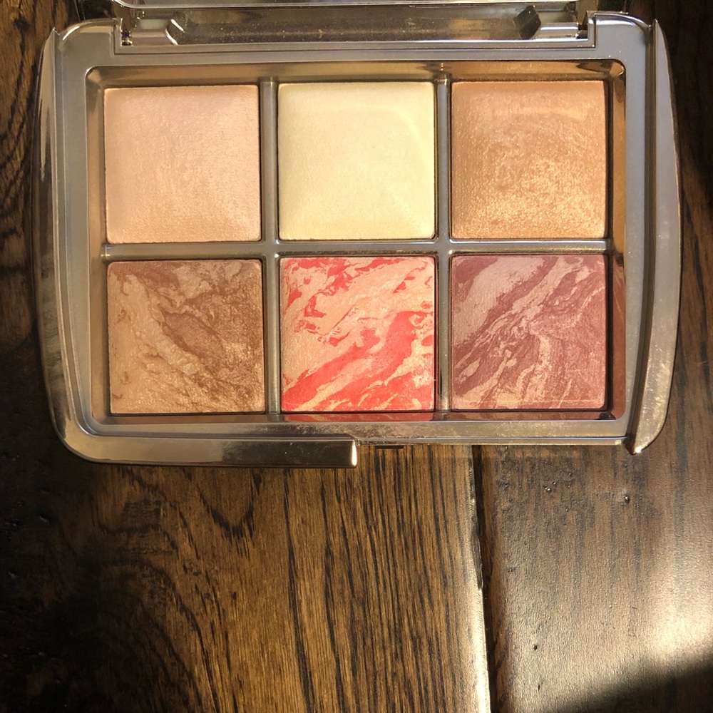 Hourglass ambient lighting edit sculpture palette